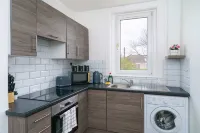 Free Parking - 2 Bedroom Flat Hotels in Wishaw