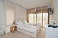 Christie's Luxury Suites by Dandy Hospitality