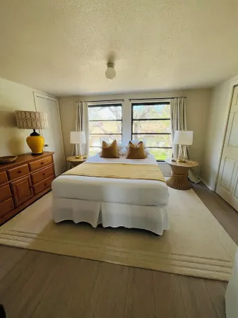 Spacious home/ 3 min NPR Dawntown. Отели рядом с достопримечательностью «Jasmin Park»