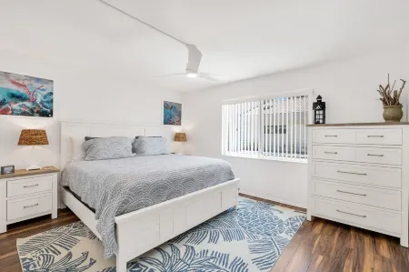 Venice Beach-Coco Palms 103. One block to Venice Beach. Отели в г. Венис