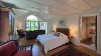 Spectacular Oceanfront Estate with Beautiful Sunsets on 8 acres