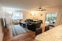 4 Bedroom Home, Fenced Yard and Hot Tub!