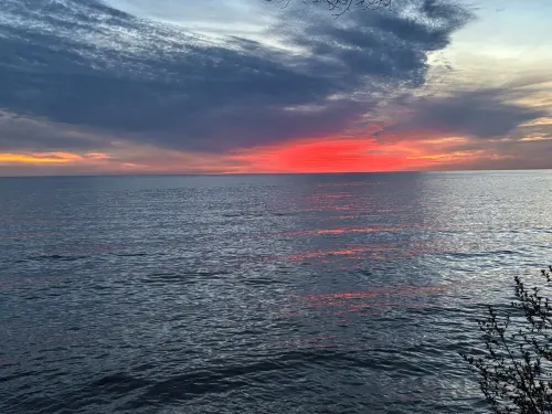 Lakefront Paradise  - Sleeps 6 - Only $400/Night