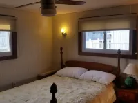 Relaxing summer rental, walking distance to the beach, short ride to the outlets Hotels in Westbrook