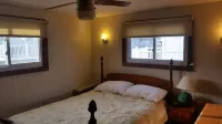 Relaxing summer rental, walking distance to the beach, short ride to the outlets