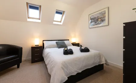 Huge Luxury Modern Penthouse Apartment with King Size Bed