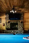 Luxury retreat/Hot tub/Carters Lake/Sleeps 22/Mountain view/firepit/pool table