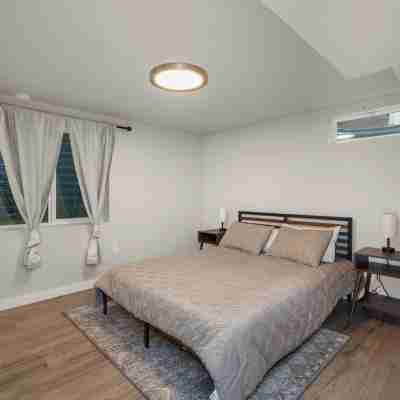 Charming 3-bedroom duplex with AC, WiFi in superb Spokane Rooms