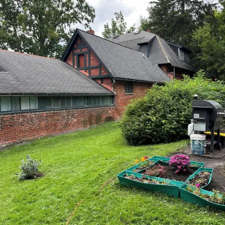 Luxury Sleeps 6! Voted CNN Best Town Outdoors, Wine and Cider, College-Town Hip.