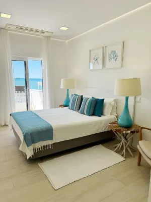 Exquisite Front Beach Apartment in Quarteira