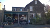 The Old Coach House. Quiet. Private. Historic. Off Street Parking.  . Hotels in 
