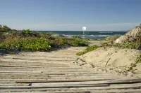 BeachFront, Golf, Heated pool, Tennis,Netflix, Gym, Pickleball