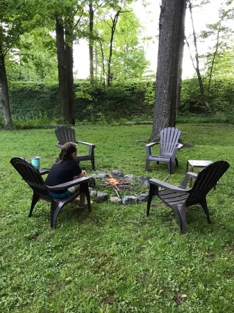 Findley Lake- Pfarrhaus- Enjoy 4 seasons of skiing, snowmobiling and the lake. Отели в г. Мина