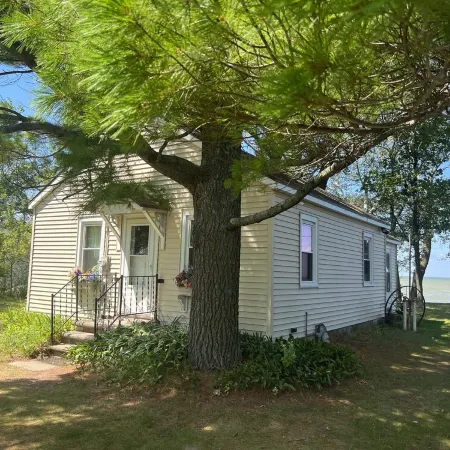Steps from the Sand: Idyllic Beachfront Rental in Door County