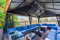 Luxury Waterfront Home DOCK POOL JACUZZI KAYAKS