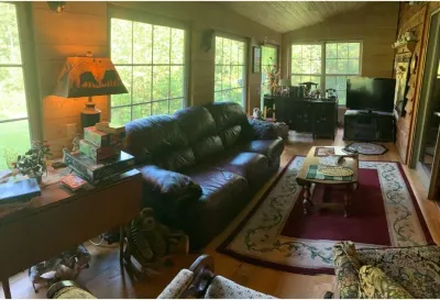 Cabin hidden in the woods 2 miles off I77 by OH WV border Hotels near J & M's Used Bookstore