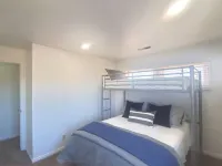 Spacious 2-level Poolside Penthouse 2b + loft| Pools | Clubhouse |Pickleball|Gym
