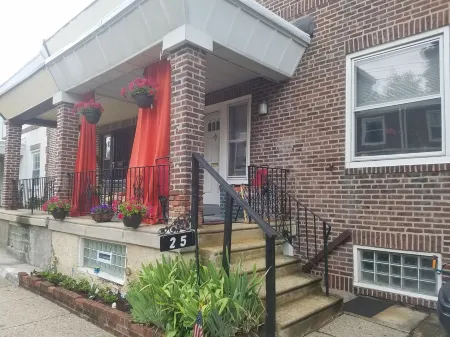 Historic Germantown, 3BR, 5 beds, Отели рядом с достопримечательностью «Моррис Арборетум & Гарденс оф Юниверсити оф Пенсильвания»