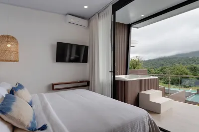 New private villa, spectacular views, private pool, jacuzzi, sun deck, A/C, WiFi