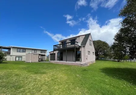 Bland Bay Bach Отели в г. Уангаруру