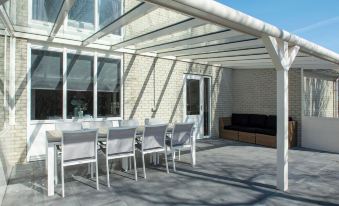 Holiday Home by Beach in Ooghduyne