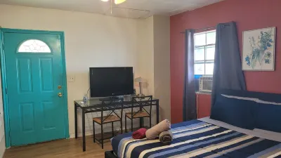 Cozy Studio Retreat, centrally located, with WiFi and AC