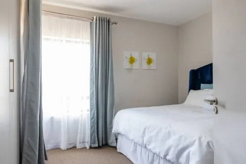 Lovely modern 2 bedroom apartment with pool.
