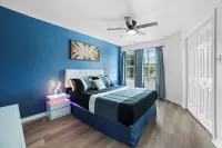 Modern 5 BR Sleeps 16 with Pool, Spa, Air Hockey, BBQ & Games Near Downtown! Hotels near Walmart Supercenter
