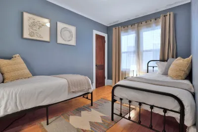 Urban Retreat- Entire House. King beds. Central location. Các khách sạn gần Macalester College