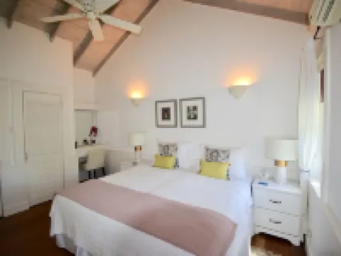 5 Porters Court, Luxury 2 Bed Villa, 5 Mins Walk to Beach, Including Beach Club Hotels in Porters