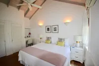 5 Porters Court, Luxury West Coast villa, 5 mins walk to beach with Beach Club Hotels in 