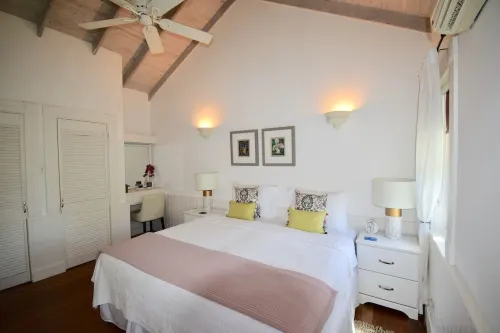 5 Porters Court, Luxury West Coast villa, 5 mins walk to beach with Beach Club Hotels in Porters