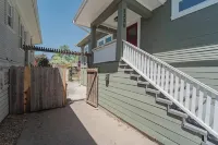 2336A- Upper 3B2B Unit w/ Laundry near UC Berkeley