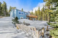 Spacious Mtn Cabin- with HOT TUB, Game room, Skiing, rafting, views and more!