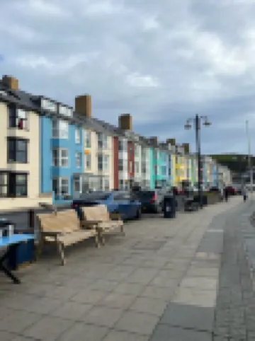 Large seafront apartment with balcony, parking and sea views