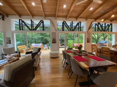 SAMARA - Stunning 2 bedroom House 15 min from the Beach.