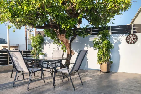 Avli Village House with Private Jacuzzi Отели рядом с достопримечательностью «Anthony Quinn Bay»