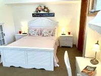 Sky Ridge - hilltop cabin with stunning views