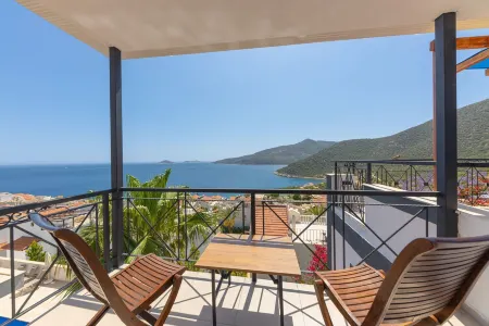 Villa Tara With Private Pool And Sea Views Close to Beach & Shops Отели рядом с достопримечательностью «Kalamar Beach Club»
