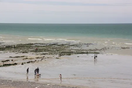 Pretty farmhouse quiet, 8 people, near the sea, amusement park, games, zoo Отели в г. Валь-де-Саан