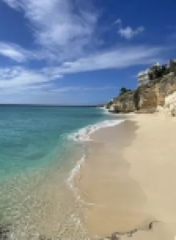 Luxurious 2BR Beachfront Condo: Embrace Coastal Living's Charm at The Cliff SXM!