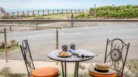 Apartment Sleeps 4 stunning views/sunsets overlooking Whipsiderry Beach/ Newquay