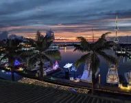 Breathtaking Ocean Vistas, Jungle Bliss, Walk to Eateries & Beach, Fast Internet