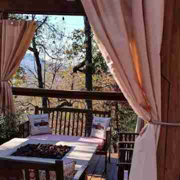 mountain house feel only 3.5 miles to downtown on missionary ridge Others