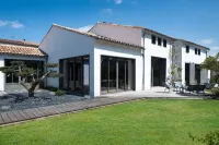 Villa Caumartin, heated pool from April to All Saints' Day vacations Hotels in Le Bois-Plage-en-Ré