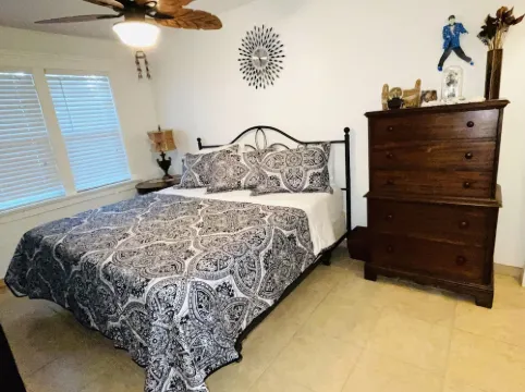 Cozy 2 Bedroom Home near the Coast