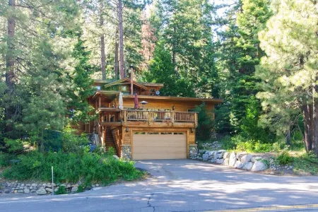 Fabulous Cabin Block away from<br>Private Beach