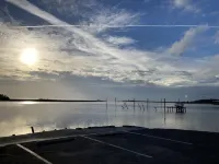 Max's Place Next to landings, Boat parking, quiet and relaxing