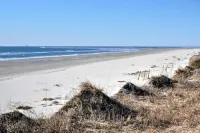 Condo with Ocean Views! Steps to the Sea! Sleeps 10. The complex is oceanfront!