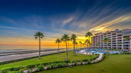 FULLY BEACHFRONT CONDO WITH AMAZING OCEAN VIEWS